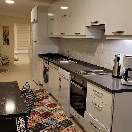 1 Min To Metro, Cosy Flat For 8 Guests, 2nd Floor شقة *