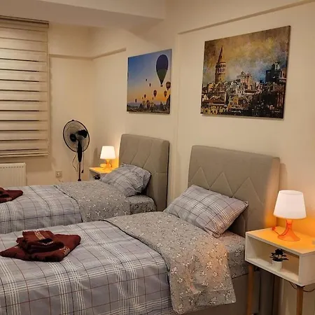 1 Min To Metro, Cosy Flat For 8 Guests, 2nd Floor Apartment *