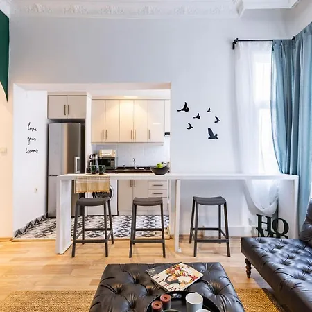 Stylish Flat 5 Min To Taksim Square In Beyoglu Apartment *