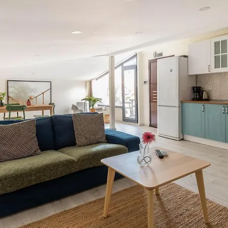 Exquisite Flat With Terrace In Nisantasi Apartment
