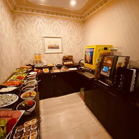 Ξενοδοχείο Adora Cafe & Restaurant