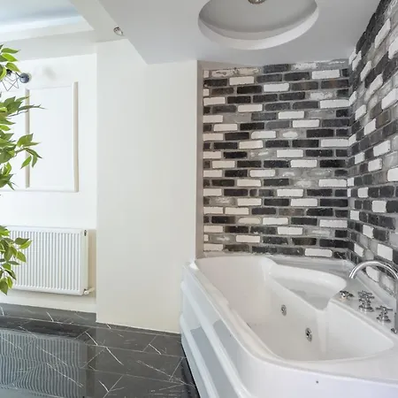 Refreshing Duplex Flat With Jacuzzi In Sisli Istanbul