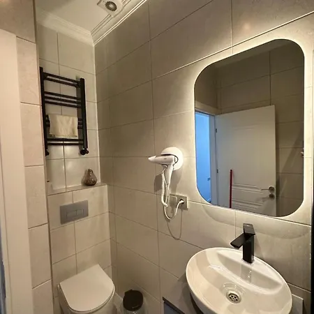 Center Of In Besiktas 2 1 With 2 Bathroom And 3 Air Conditioner Apartment Istanbul