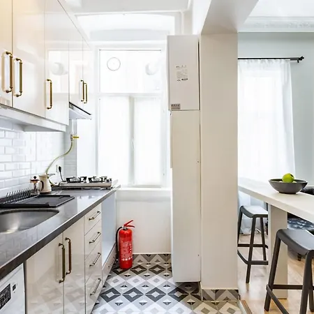 Stylish Flat 5 Min To Taksim Square In Beyoglu Apartment *