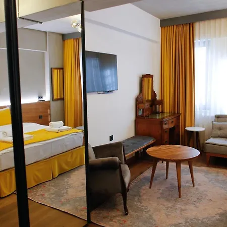 Aleksandr Pera Hotel