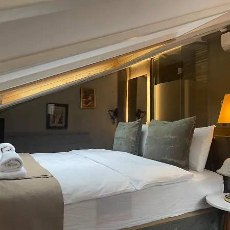 Aleksandr Pera Hotel
