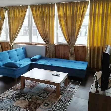 Ueskuedar Carsi Apartment *