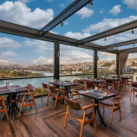Ramada By Wyndham Istanbul Golden Horn Hotel 4*
