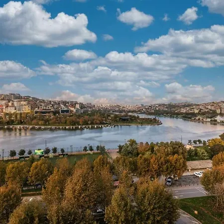 Hotel Ramada By Wyndham Istanbul Golden Horn