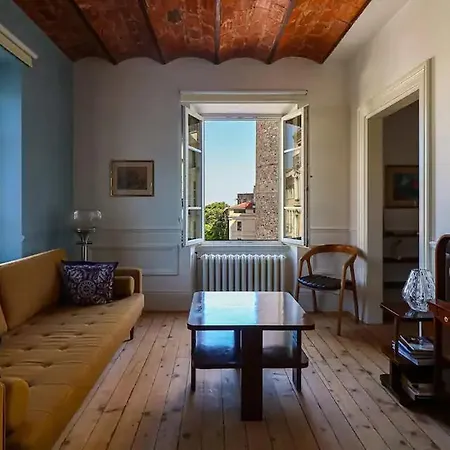 Apartment Ottoman Deluxe