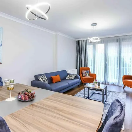 Flat With Balcony Close To Viaport Marina Tuzla *
