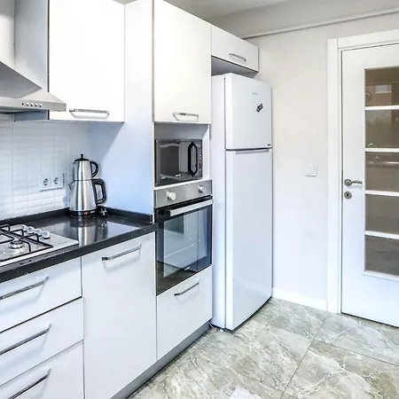 Flat With Balcony Close To Viaport Marina Tuzla Apartment