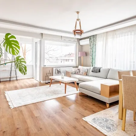 Apartment Vibrant Flat With Balcony In Maltepe *