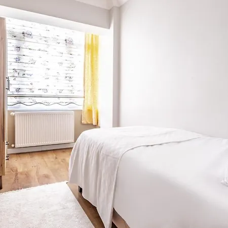 Vibrant Flat With Balcony In Maltepe Apartment Istanbul