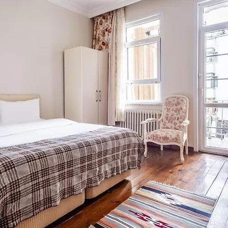 Centrally Located With Balcony In Sisli Apartment