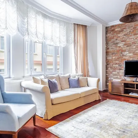 Centrally Located With Balcony In Sisli Apartment *