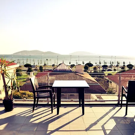 Island Hotel 2*