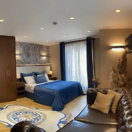The Sacred Port Aparthotel *