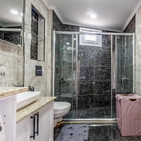 Vibrant Flat With Balcony In Maltepe *