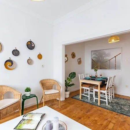 Colorful Flat With Excellent Location Near Trendy Attractions In Kadikoy Apartment *