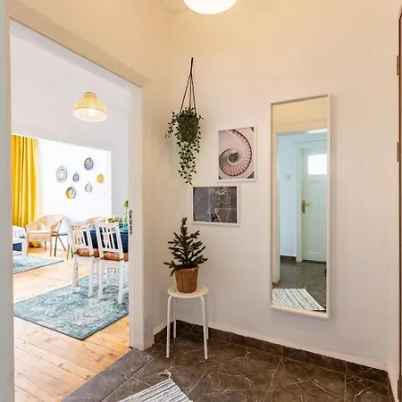 Apartment Colorful Flat With Excellent Location Near Trendy Attractions In Kadikoy *