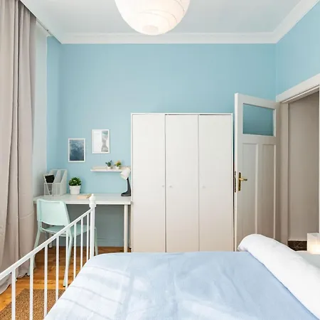 Colorful Flat With Excellent Location Near Trendy Attractions In Kadikoy