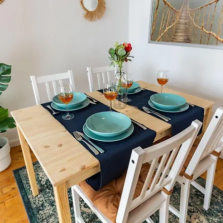 Colorful Flat With Excellent Location Near Trendy Attractions In Kadikoy Apartment *