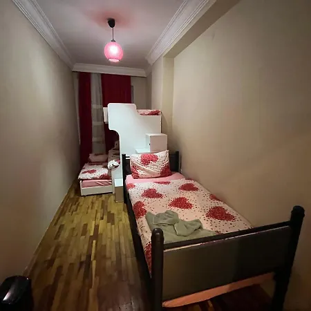 Apartment Large 4-bedroom Gem Behind Cevahir Mall, Sisli Istanbul