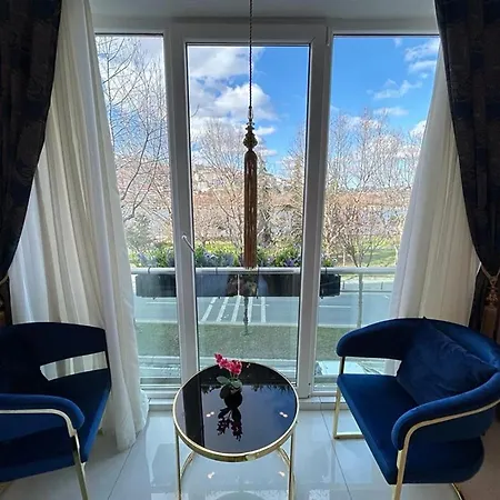 Deluxe Golden Horn