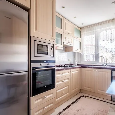 Flat With Balcony Near Zorlu Center اسطنبول