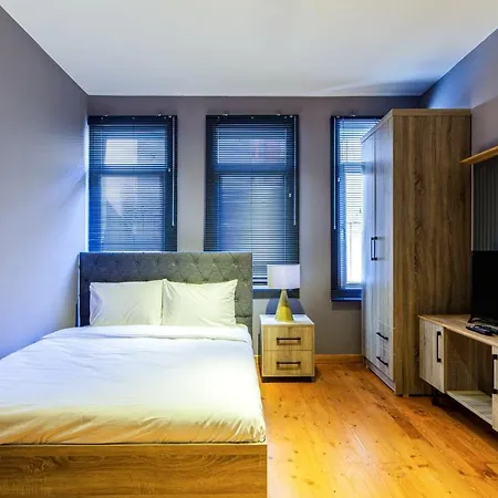 Sleek Studio Flat Close To Kennedy Avenue In Fatih Apartment