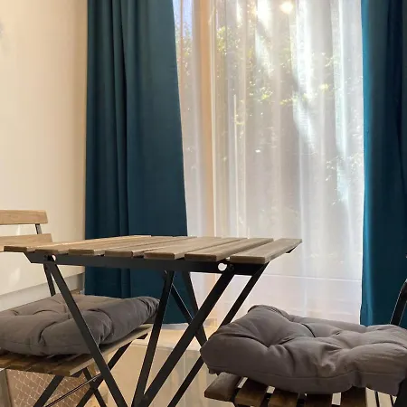 Chic Flat Near Shopping Malls In Sisli דירה איסטמבול