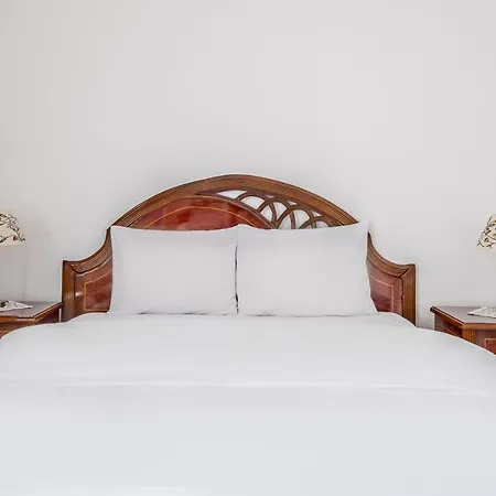 Flat With Balcony Near Zorlu Center شقة