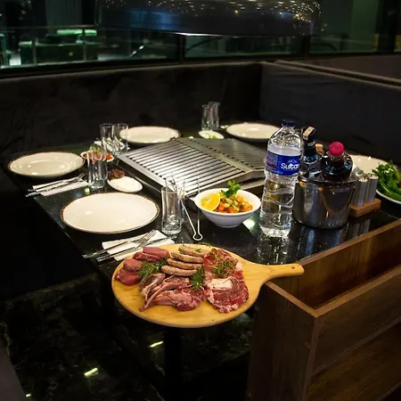 La Quinta By Wyndham Gunesli Hotell 5*