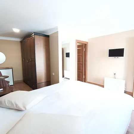 Little Palace Blue Hotel