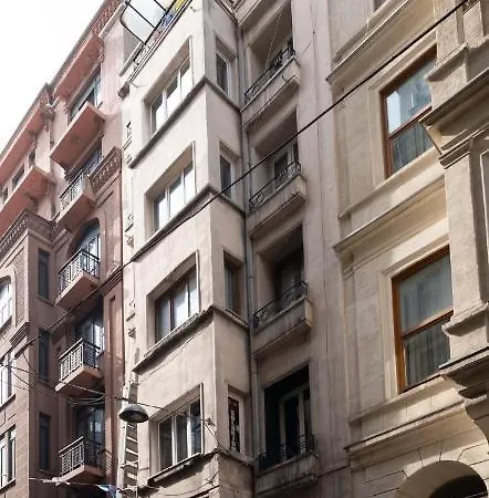 Marvelous 4 Bedroom / Perfect Location Apartment