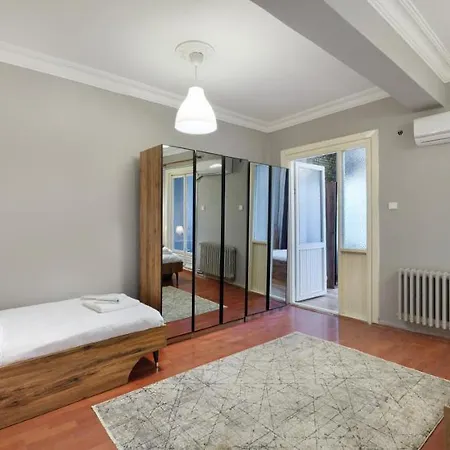 Apartment Marvelous 4 Bedroom / Perfect Location *