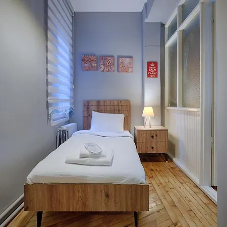 Marvelous 4 Bedroom / Perfect Location Apartment Istanbul