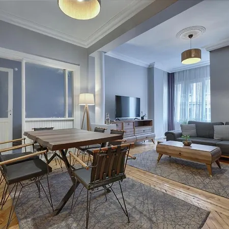 Marvelous 4 Bedroom / Perfect Location Apartment Istanbul