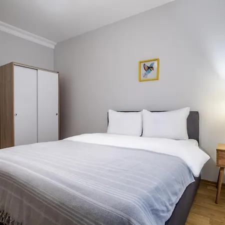 Flat Near Shopping Malls In Kagithane Apartment Istanbul
