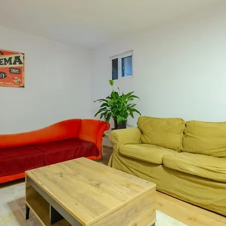 Flat 800 M To Metro Station In Sisli