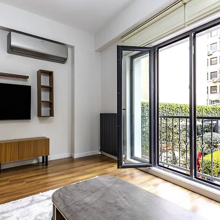 Central And Modernly Furnished Flat In Sisli Istanbul
