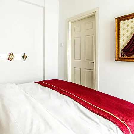 Lovely Flat In Cihangir Near Public Transportation Apartment *