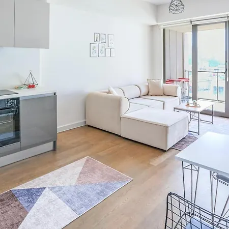 Modern Flat In Kagithane With Balcony Apartment