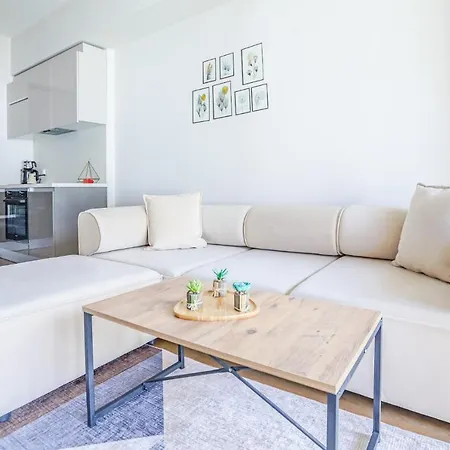Modern Flat In Kagithane With Balcony