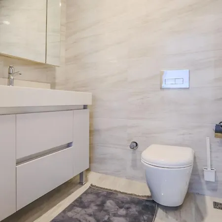 Modern Flat In Kagithane With Balcony
