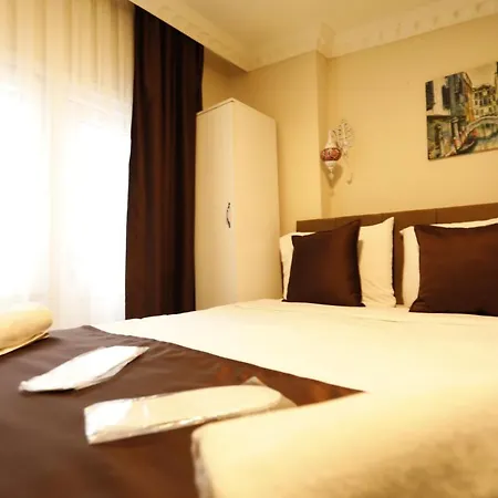 61 Aparthotel 2*