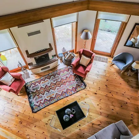 Spacious Private With Pool In Sile *