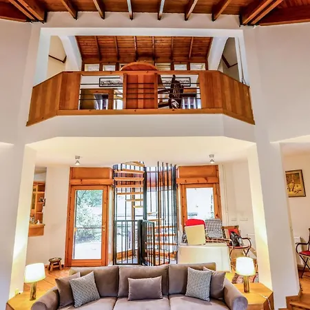 Spacious Private With Pool In Sile