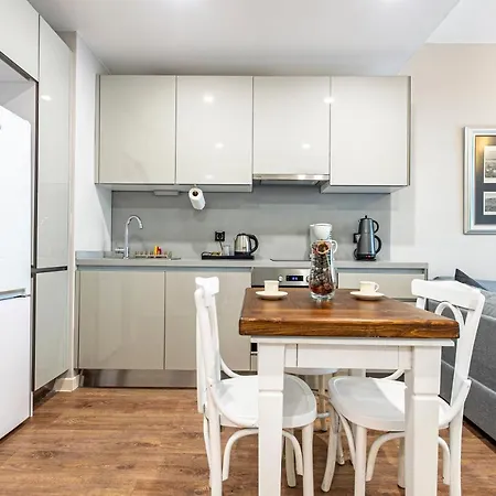 Apartment Outlet Karsisinda Harika Bir Daire Tn3 *